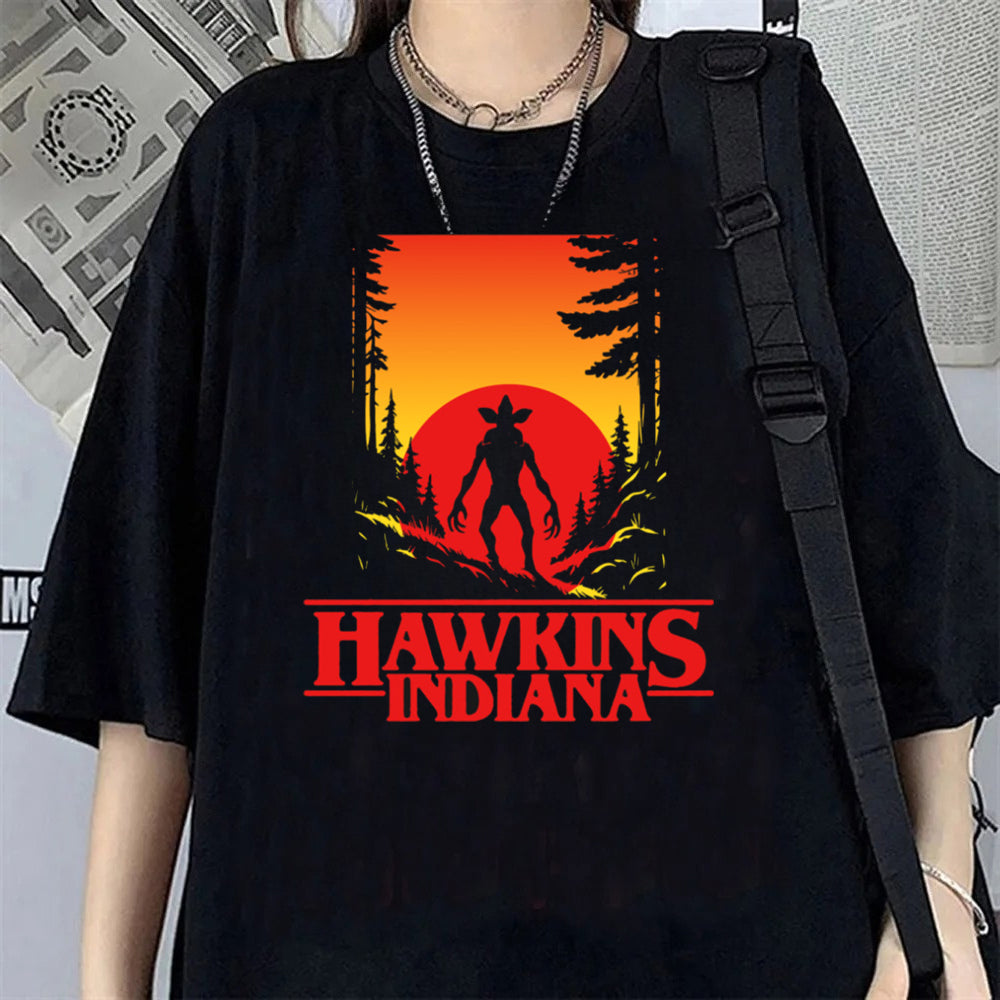 T-shirt femme oversize Stranger Things Hawkins Indiana vu de face