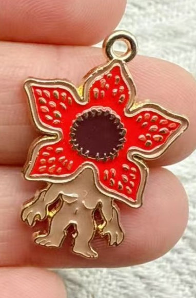 Breloque émail Stranger Things Demogorgon vu de face
