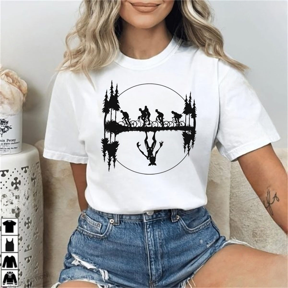 T-shirt femme Stranger Things vélos sous la guirlande vu de face