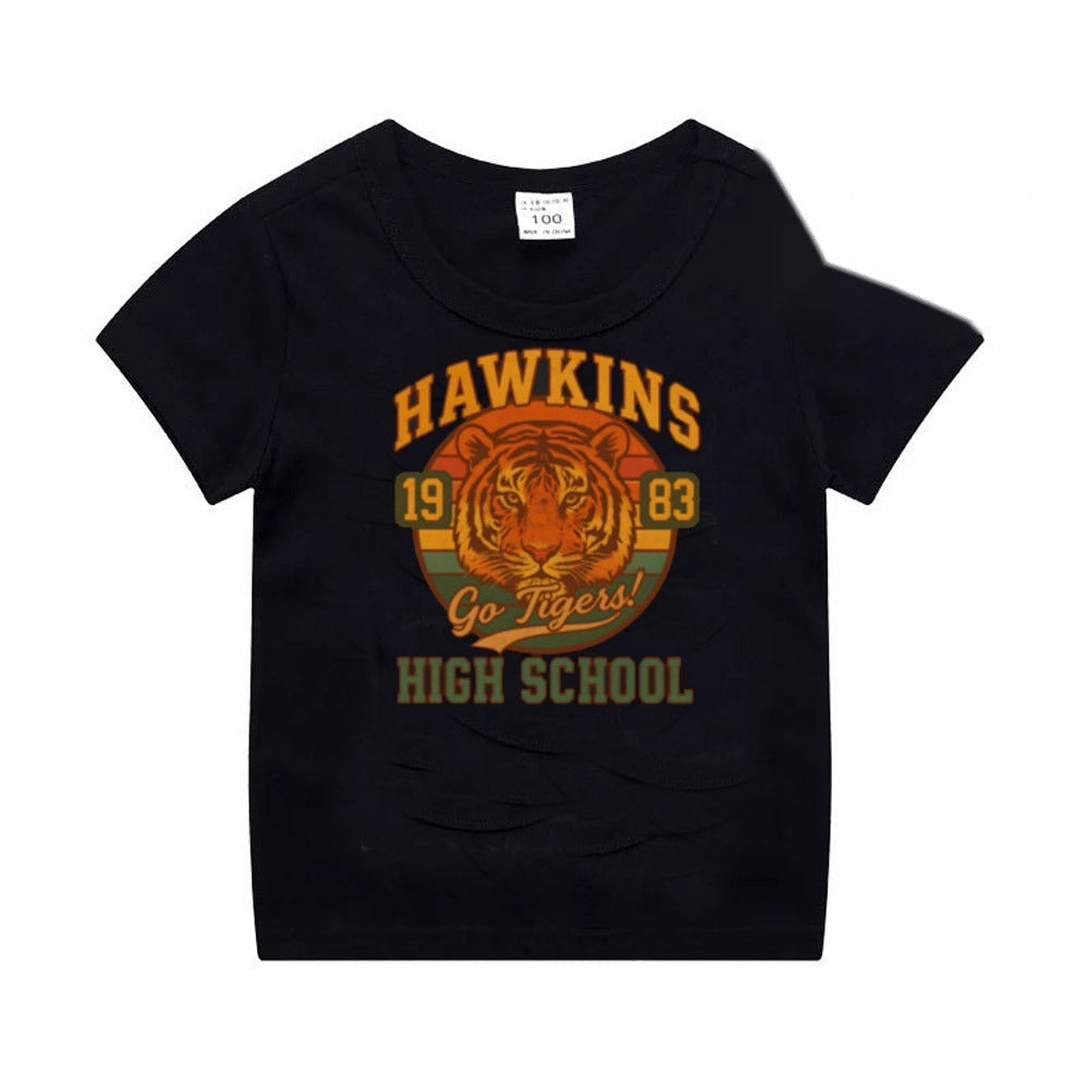 T-shirt enfant noir Stranger Things Hawkins High School 1983 vu de face