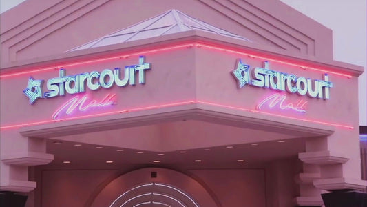 L'entrée du centre commercial Starcourt dans Stranger Things saison 3