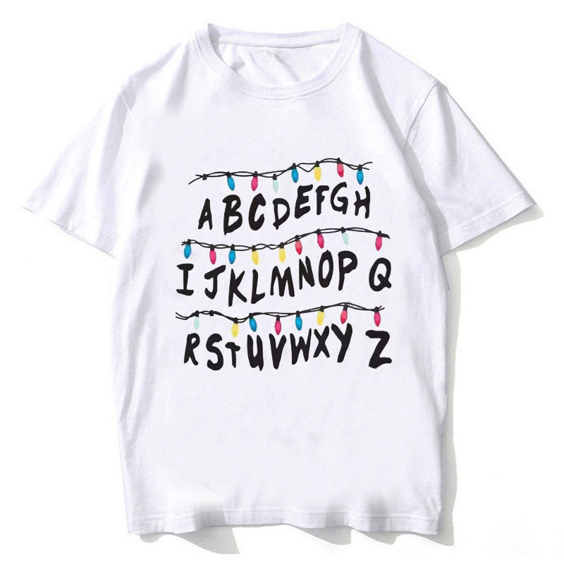 T-shirt homme Stranger Things mur alphabet guirlande – coloris Blanc