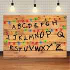Fondale Stranger Things muro dell'alfabeto legno chiaro