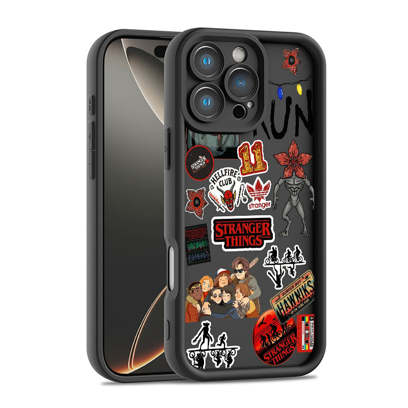 Coque iPhone silicone Stranger Things stickers Hellfire Club – coloris Noir
