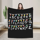 Plaid Stranger Things lettere e lampadine bianco