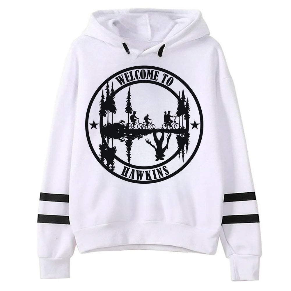 Pull blanc Stranger Things Welcome to Hawkins à l'envers vu de face