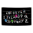 Bandiera arazzo Stranger Things muro dell'alfabeto viola