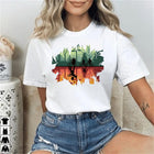 T-shirt da donna Stranger Things foresta capovolta su cielo bianco