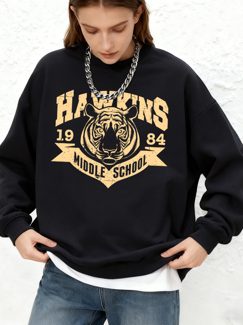 Sweat Stranger Things Hawkins Middle School 1984 – coloris Noir