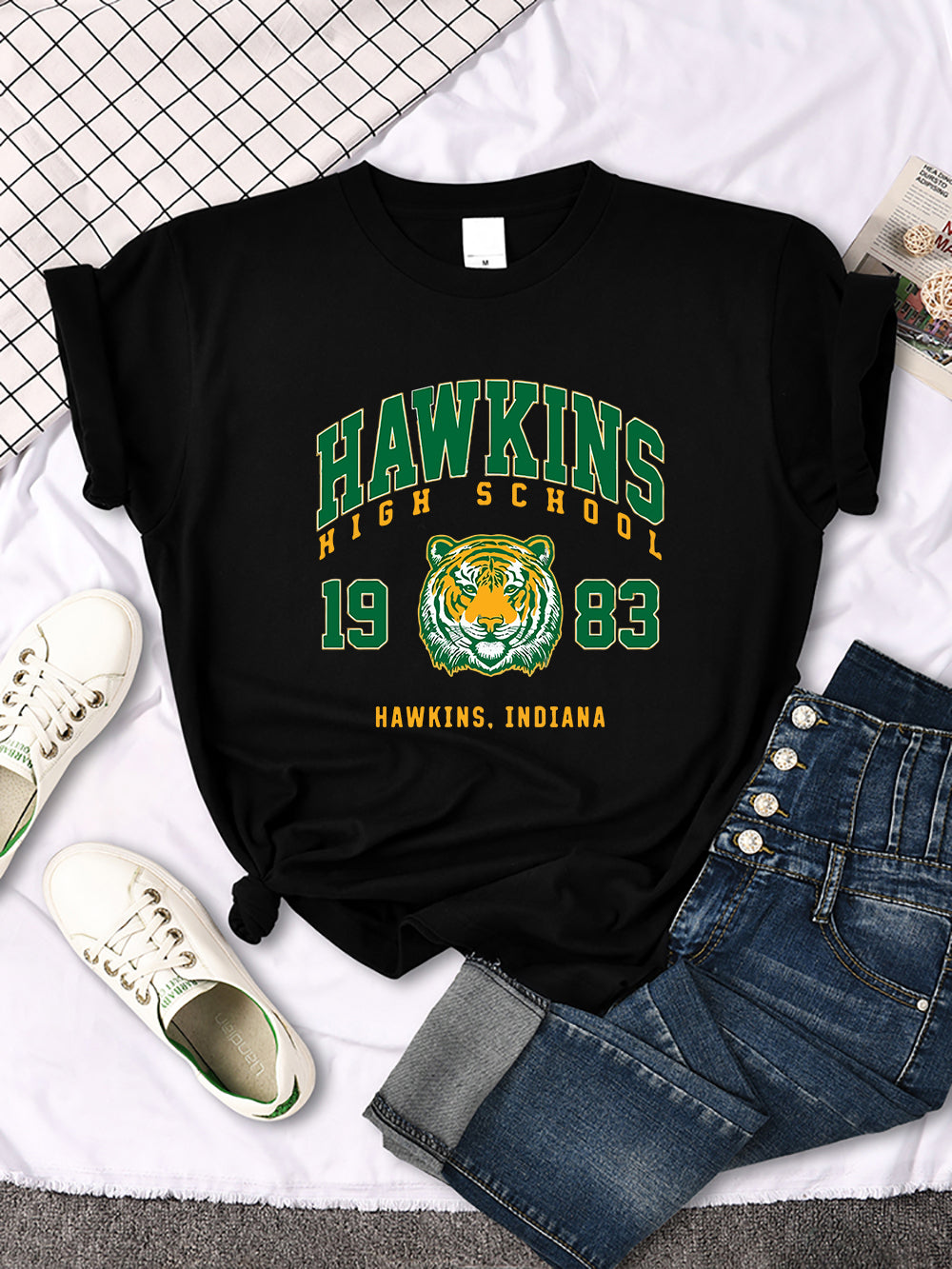 T-shirt femme Stranger Things Hawkins High School tigre 1983 – coloris Noir
