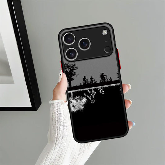 Coque iPhone Stranger Things motif Mix02 8619 vu de face