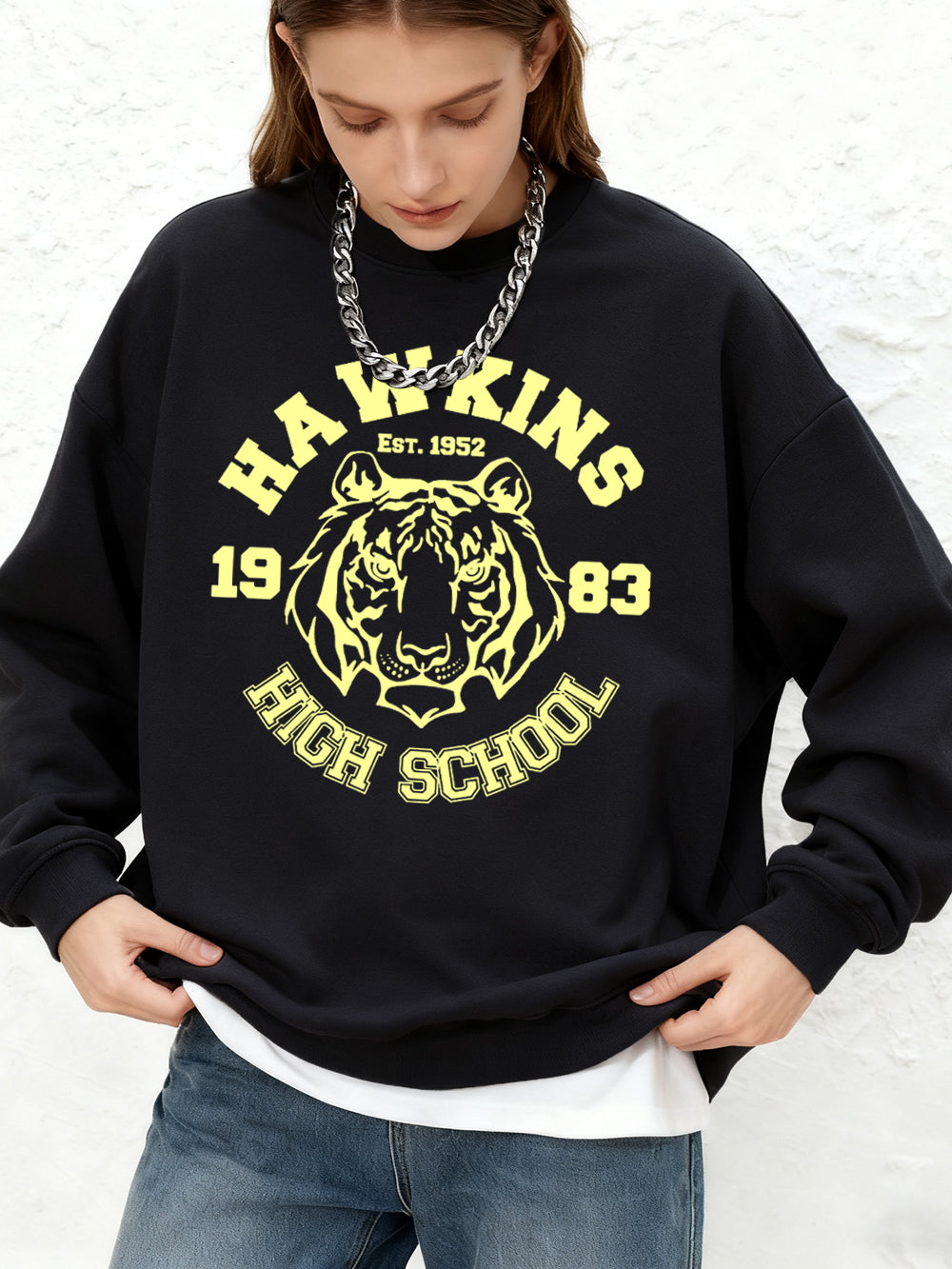 Sweat col rond Stranger Things Hawkins High School tigre – coloris Noir