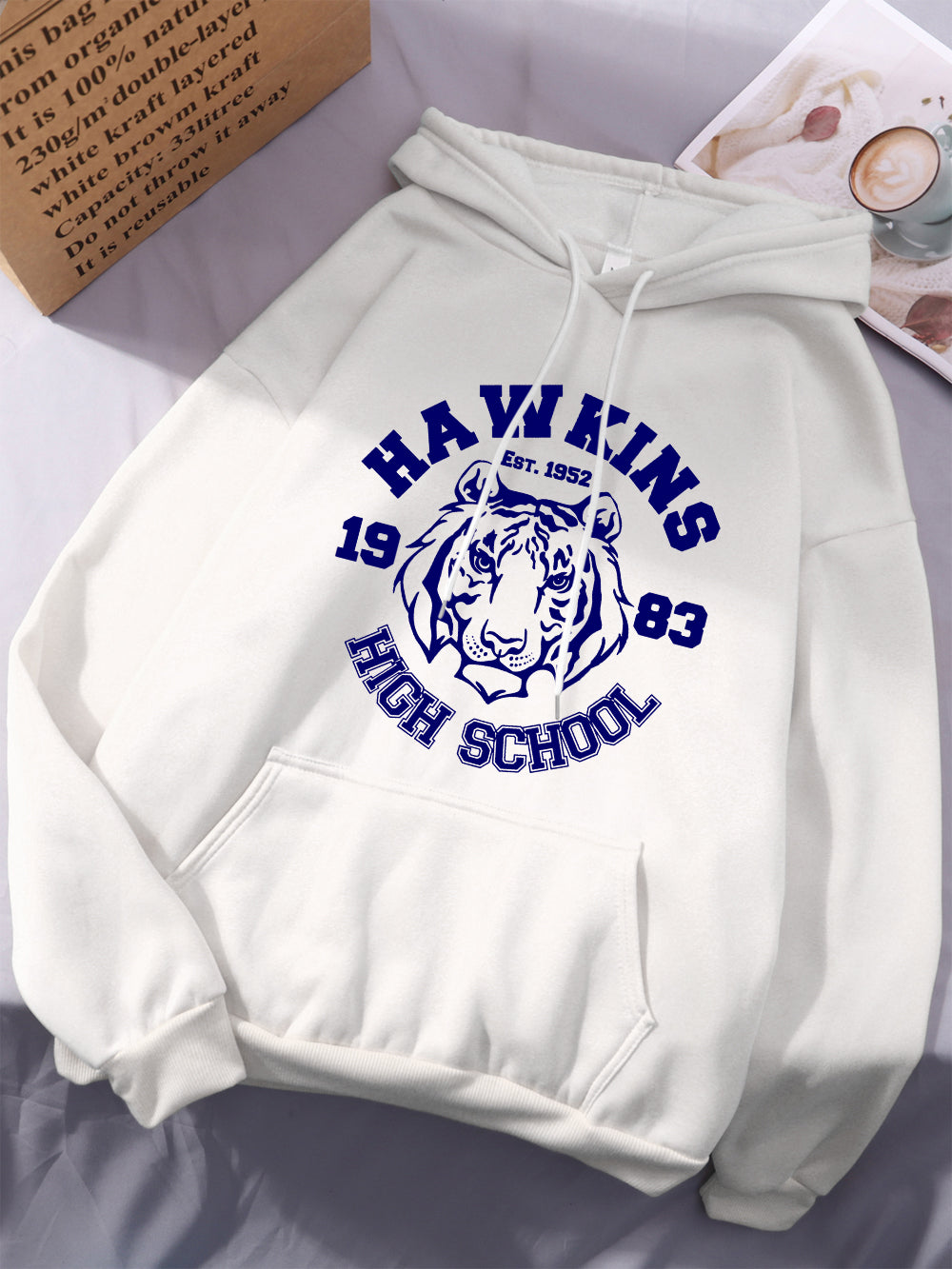Pull Stranger Things Hawkins High School 1983 – coloris Blanc