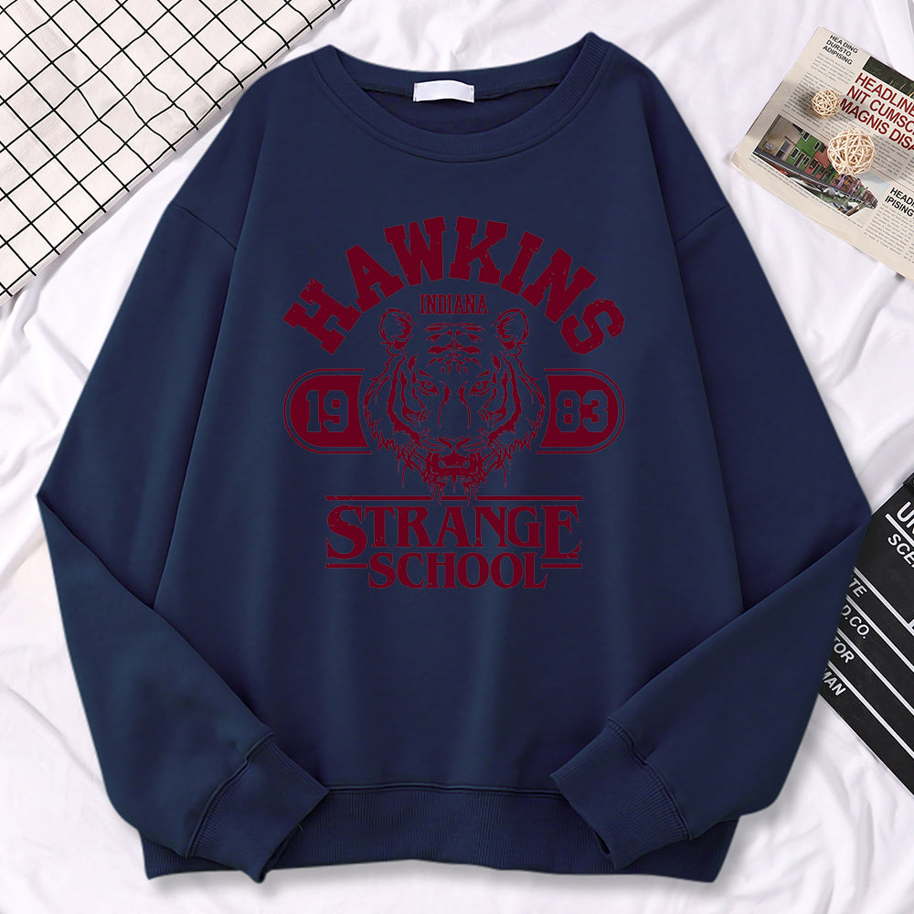 Sweat Stranger Things Hawkins 1983 Strange School – coloris Bleu marine