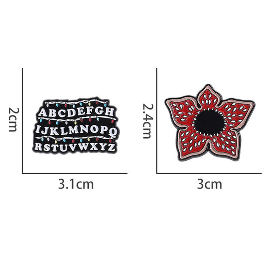 Lot de 2 pin's Stranger Things alphabet et Demogorgon vu de face