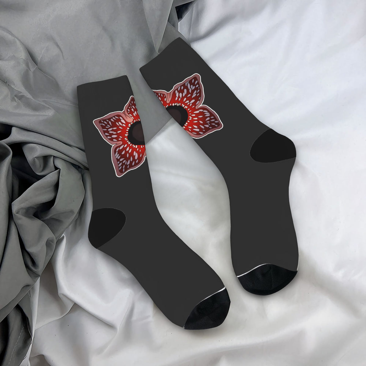 Chaussettes Stranger Things grand Demogorgon vu de face