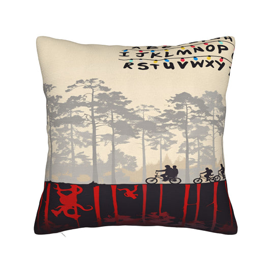 Housse de coussin Stranger Things alphabet et forêt vu de face