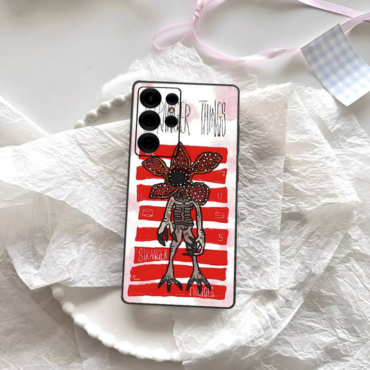 Coque Samsung mate Stranger Things Demogorgon rayé vu de face