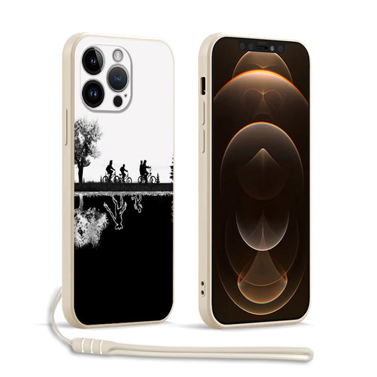 Coque iPhone Stranger Things motif Mix06 4218 vu de face