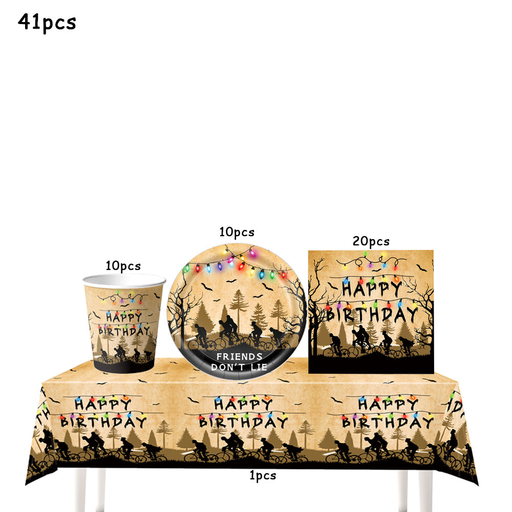 Kit anniversaire Stranger Things kraft 41 pièces vu de face