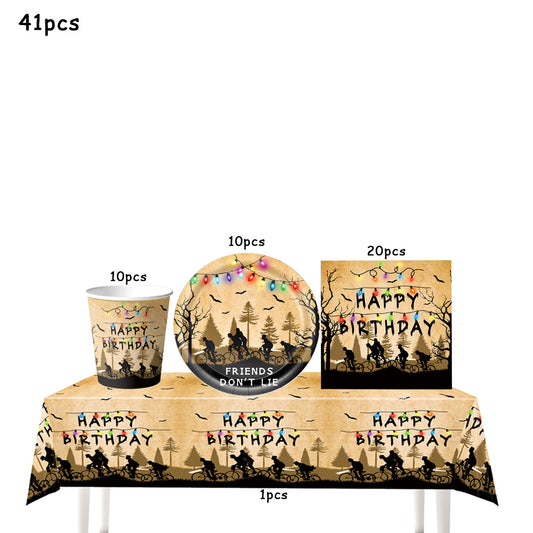 Kit anniversaire Stranger Things kraft 41 pièces vu de face