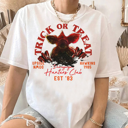 T-shirt femme Stranger Things Hawkins Hunters Club 1983 vu de face