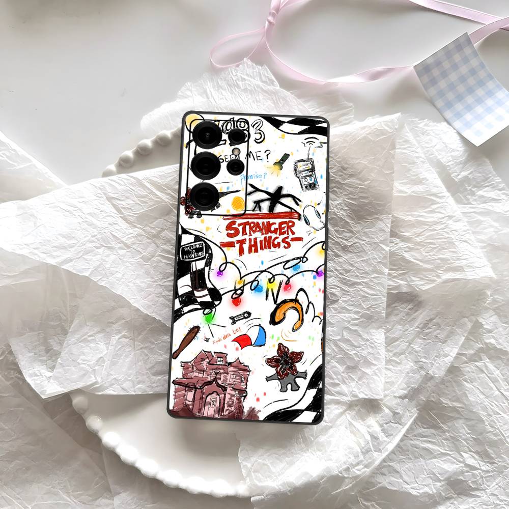 Coque Samsung mate Stranger Things griffonnages vu de face