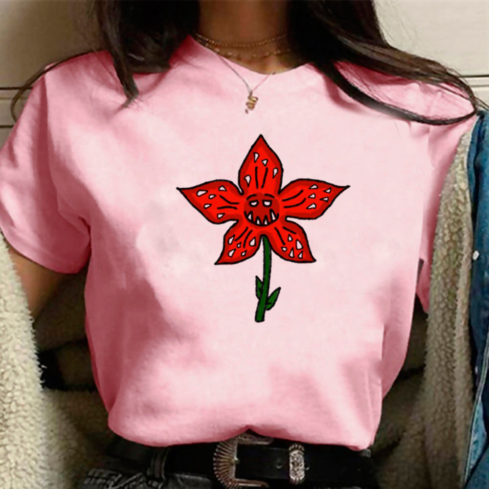 T-shirt femme rose Stranger Things corolle du Demogorgon vu de face