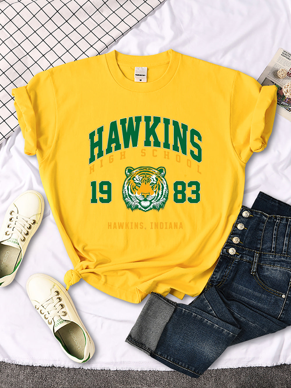 T-shirt femme Stranger Things Hawkins High School tigre 1983 – coloris Yellow