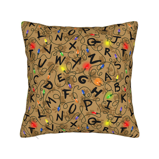 Housse de coussin Stranger Things lettres jaunes vu de face