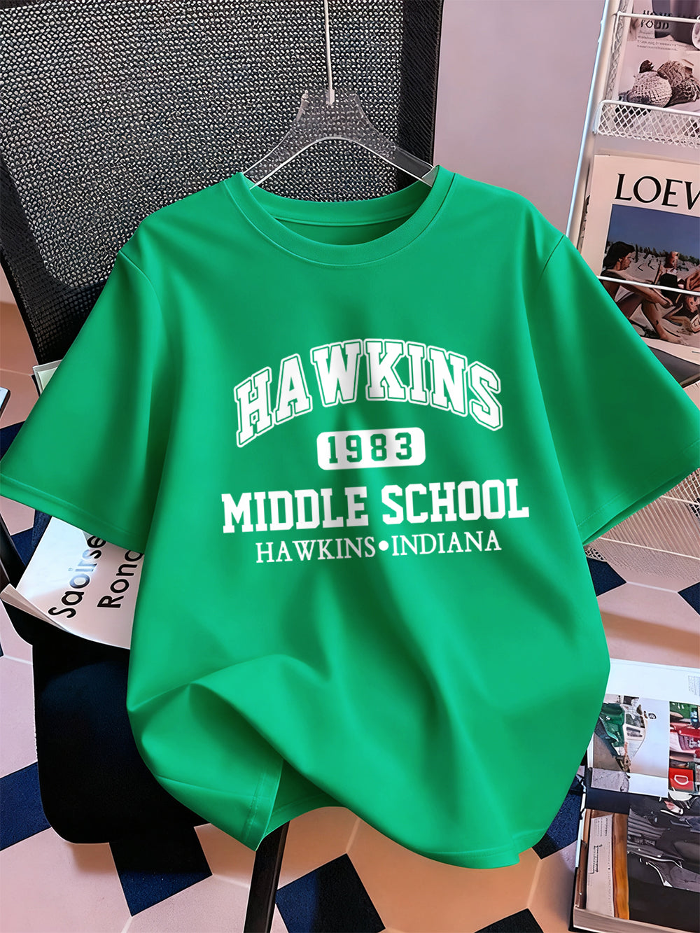 T-shirt homme Stranger Things Hawkins Middle School 1983 – coloris Vert