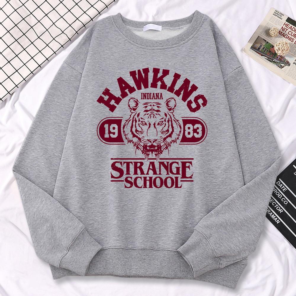 Sweat enfant Stranger Things Hawkins Strange School 1983 – coloris Gris clair