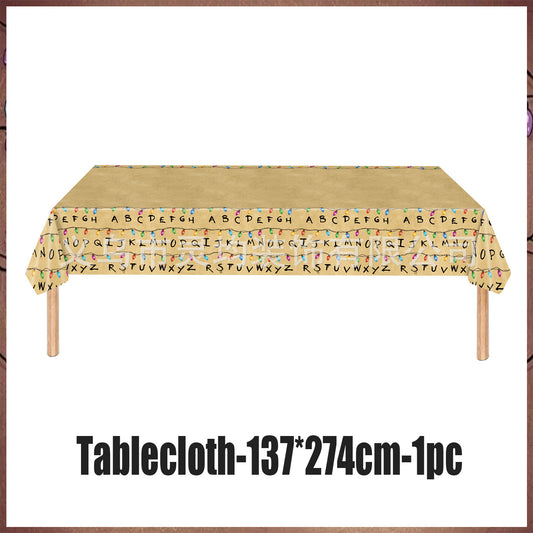 Nappe Stranger Things guirlande 137 x 274 cm vu de face
