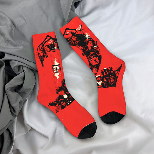 Chaussettes Stranger Things la bande en bande dessinée rouge vu de face