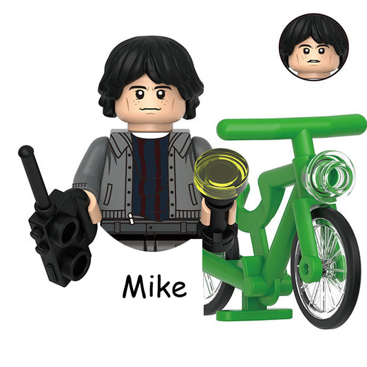 Mini figurine à construire Stranger Things Mike Wheeler à vélo vu de face