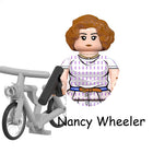 Mini statuina da costruire Stranger Things Nancy Wheeler e la sua bici