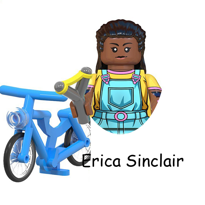 Mini figurine à construire Stranger Things Erica Sinclair à vélo vu de face