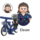 Mini statuina da costruire Stranger Things Undici e la sua bici blu