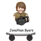 Mini statuina da costruire Stranger Things Jonathan Byers sullo skate