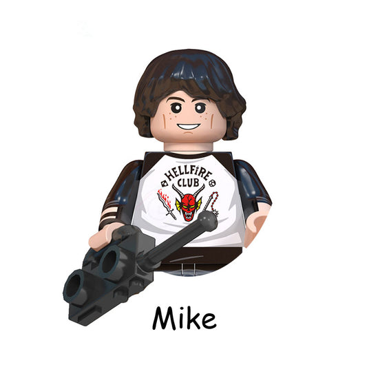 Mini figurine à construire Stranger Things Mike Wheeler Hellfire Club vu de face