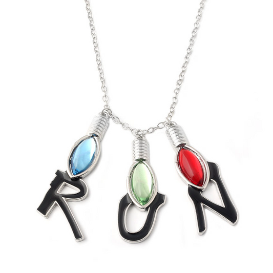 Collier Stranger Things RUN guirlande vu de face