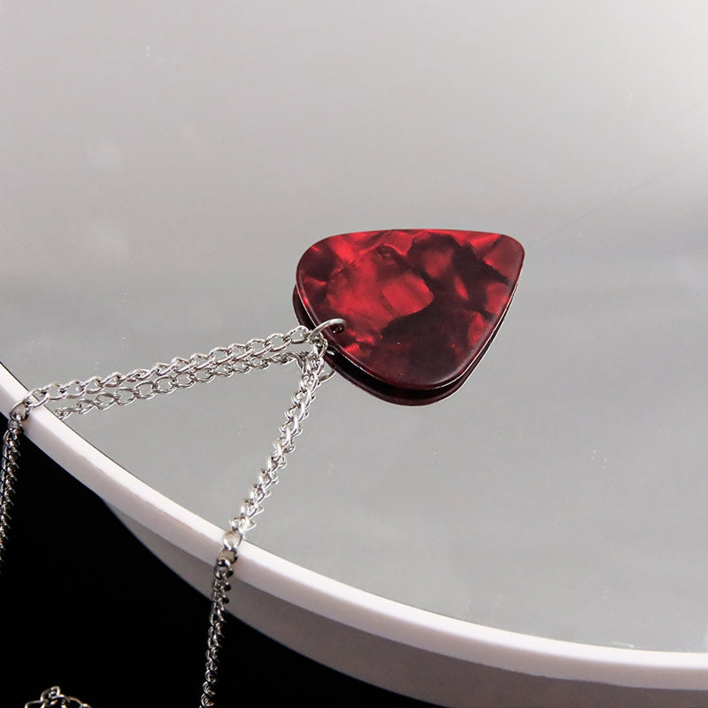 Collier Stranger Things médiator cœur rouge – visuel 3