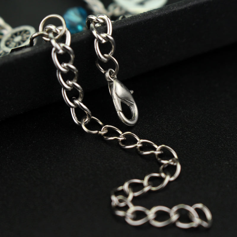 Bracelet Stranger Things ampoules et objets de Hawkins – visuel 2