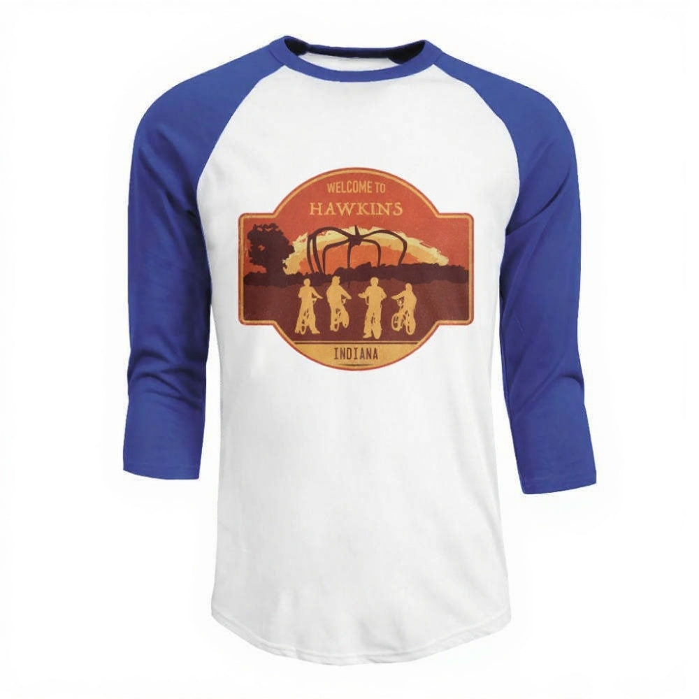 T-shirt homme baseball manches 3/4 Stranger Things Welcome to Hawkins Indiana écusson – coloris Bleu
