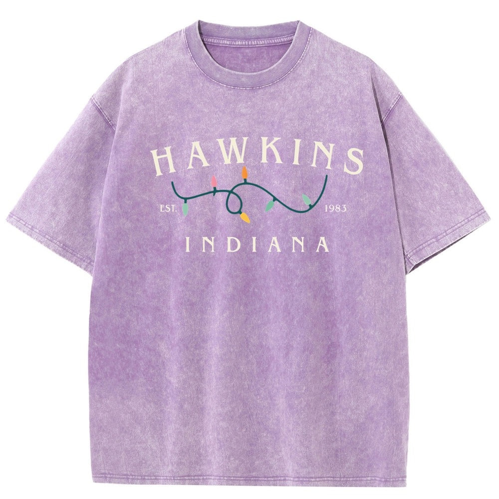 T-shirt da uomo slavata Stranger Things Hawkins Indiana ghirlanda – colore lilla
