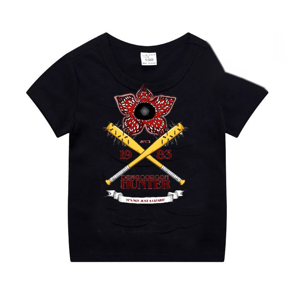 T-shirt enfant noir Stranger Things battes croisées vu de face