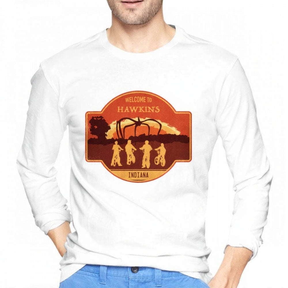 T-shirt homme manches longues Stranger Things Welcome to Hawkins Indiana écusson – coloris Blanc